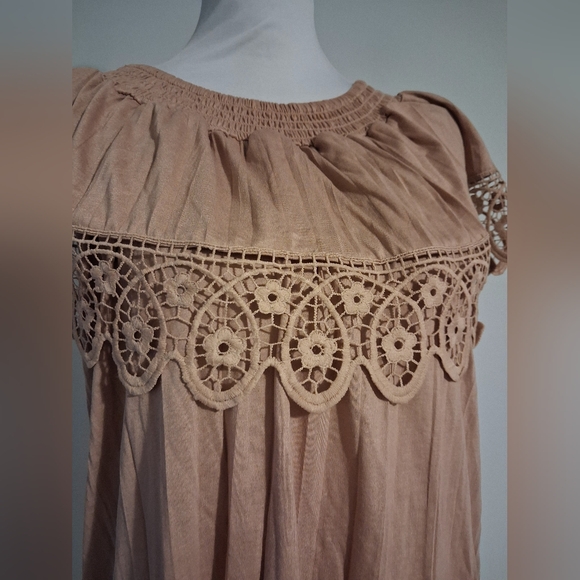Tan Lace Trim Women's Top Size Med - Picture 3 of 11